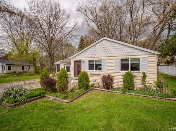 7203 Aspen Rd, Lexington, MI 48450