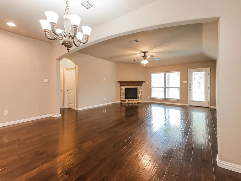 121 Pleasant Hill Ln — Photo 6