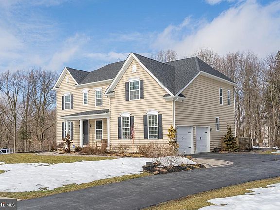 2nd image of 1215 Jackson Dr