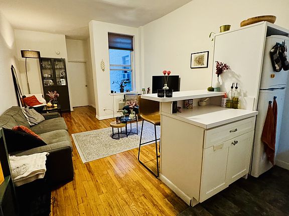 3rd image of 423 E 83rd St APT 3F