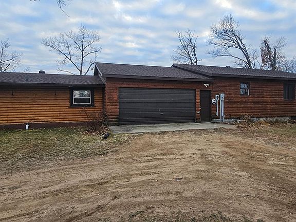3rd image of 18492 Raymond Dr SE