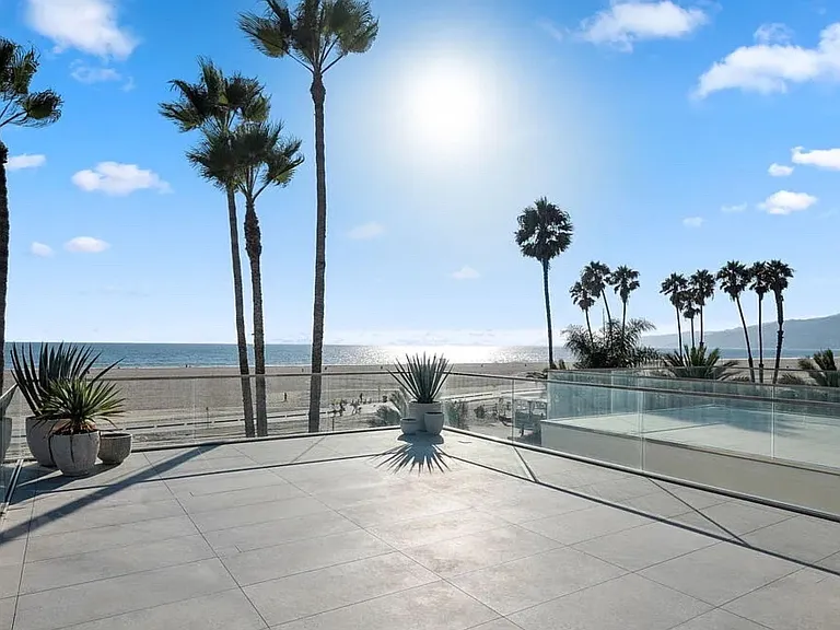940 Palisades Beach Rd — Photo 8