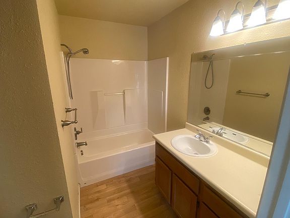 5th image of 3104 Cambridge Rd #4C