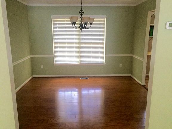 4th image of 2837 Knollside Ln