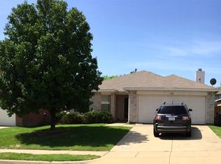 1061 Silver Spur Ln, Fort Worth, TX 76179