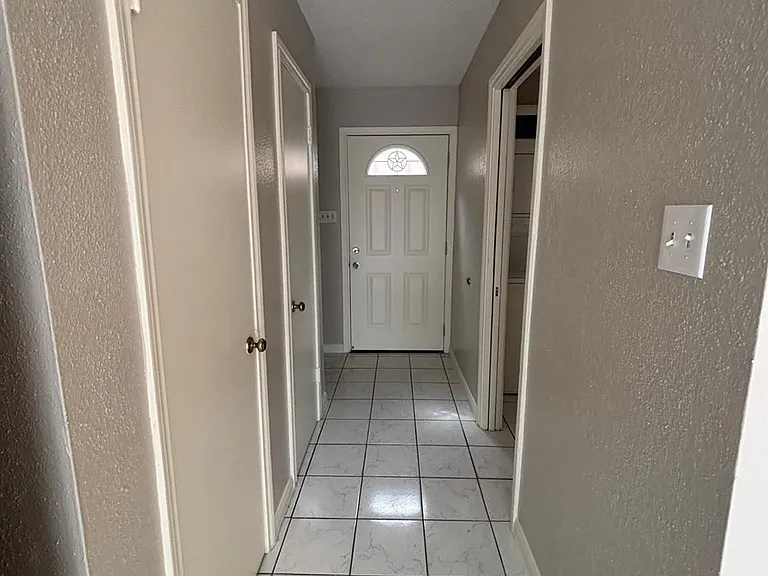 2710 Briarhurst Dr #5 — Photo 6