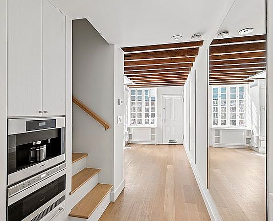 4th image of 75 1/2 Bedford St Unit Townhouse