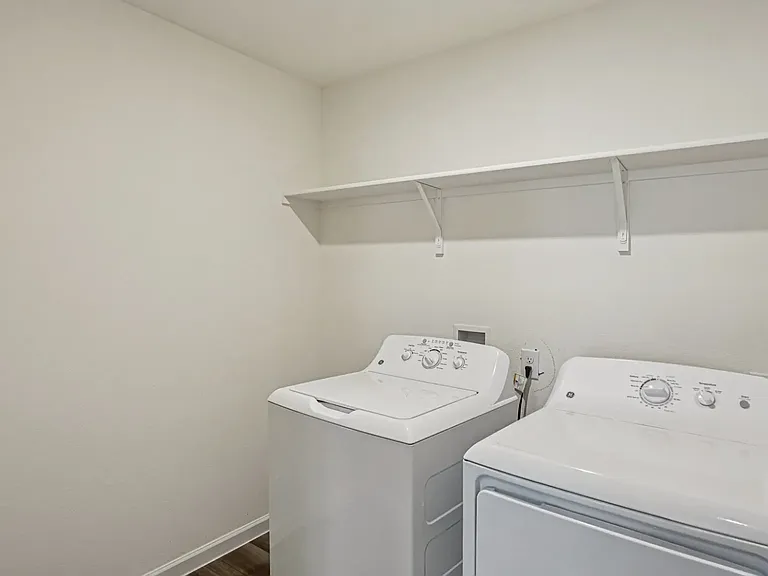 400 Portsmouth Dr — Photo 5