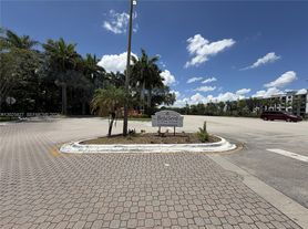 731 N Pine Island Rd