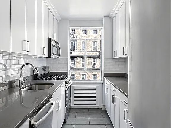 5th image of 20 5th Ave APT 3E