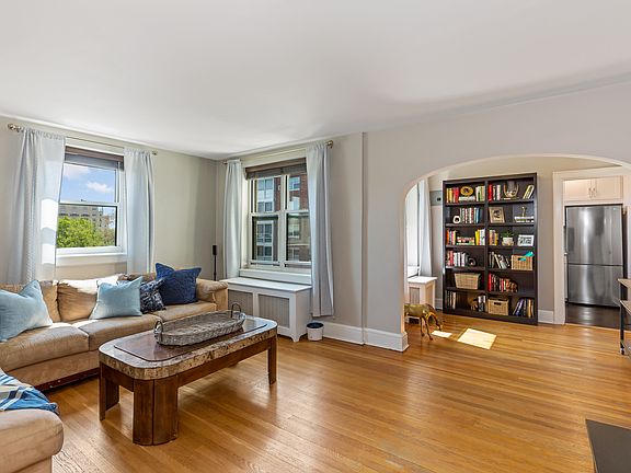 3rd image of 172 Myrtle Blvd APT 3B
