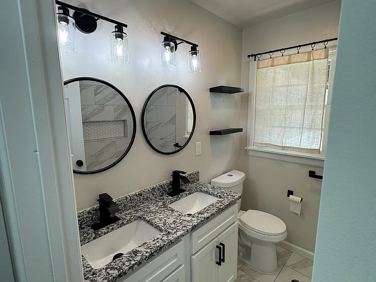 1522 Oxford Way — Photo 13