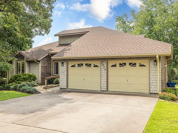 2nd image of 1514 Oxford Dr
