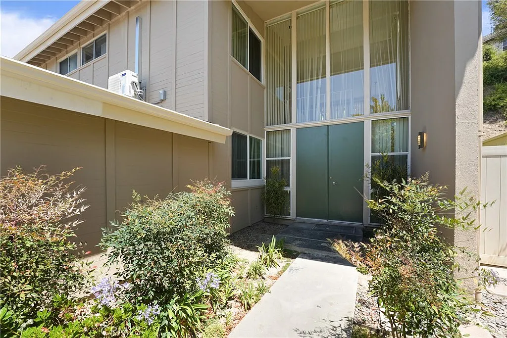 2 bed, 1194 sqft, $4,000 — Photo 1