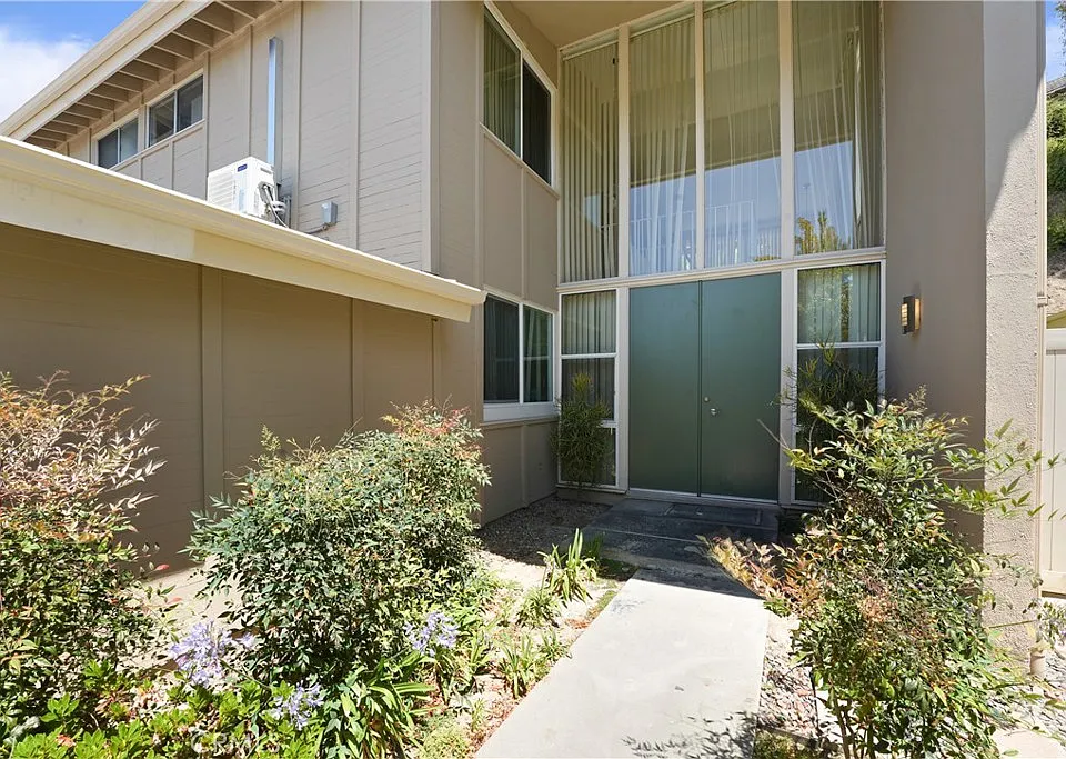 4120 Del Mar Ave