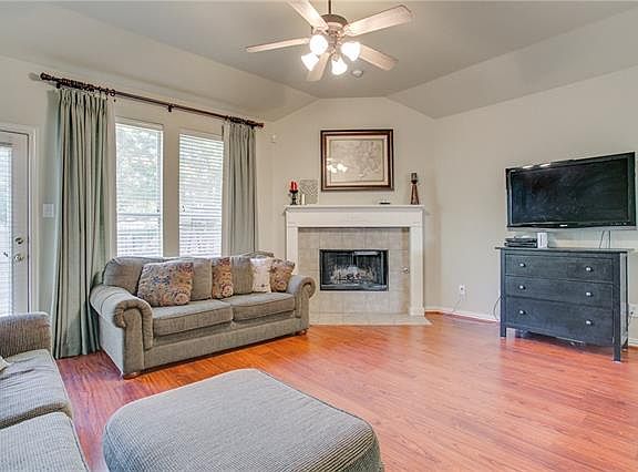 4th image of 7223 Canary Ln