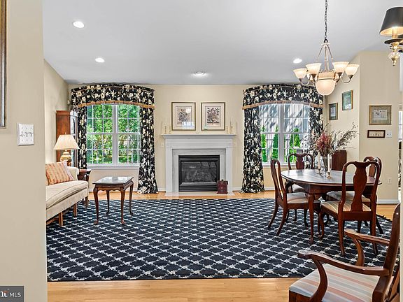 5th image of 104 Drexel Ct