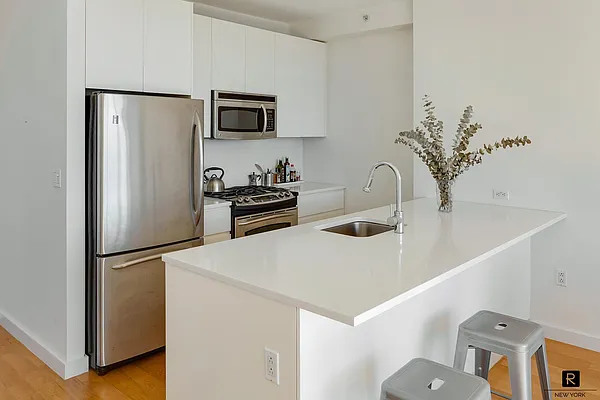 Rented by R New York | media 18