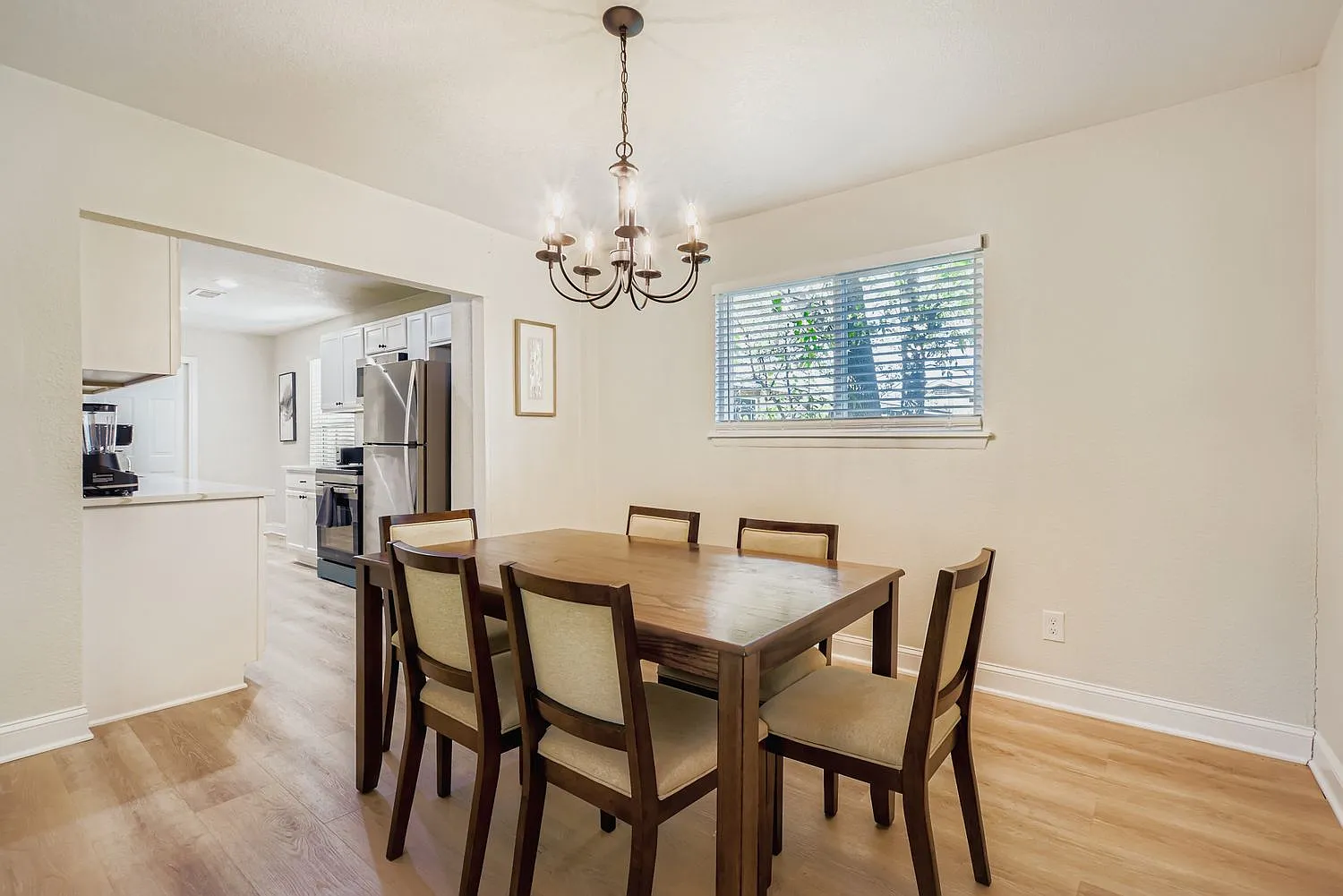 4 bed, 1898 sqft, $5,000 — Photo 3