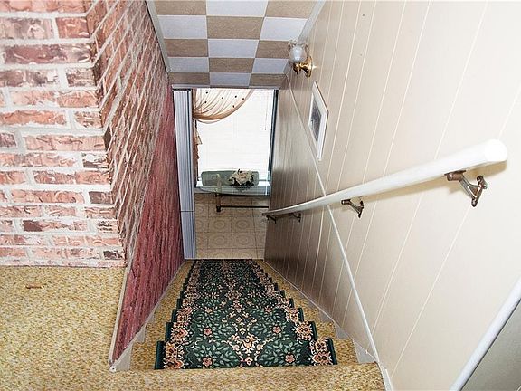 5th image of 122 Lancelot Dr