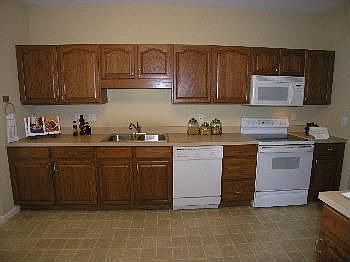3rd image of 105 Worthington Cir
