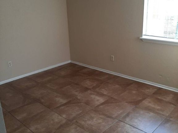 5th image of 2915 Winkler Ave APT 807