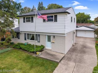 39545 Spalding Dr, Sterling Heights, MI