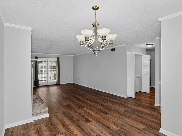 104 Montclair Dr — Photo 12