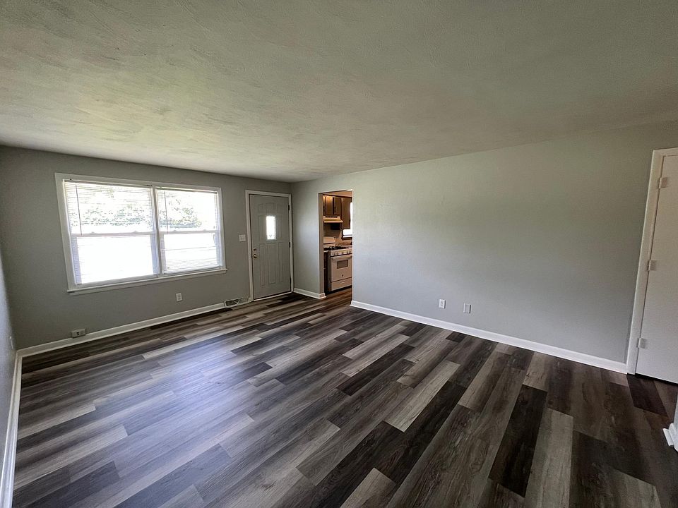 2nd image of 3031 W Cross St