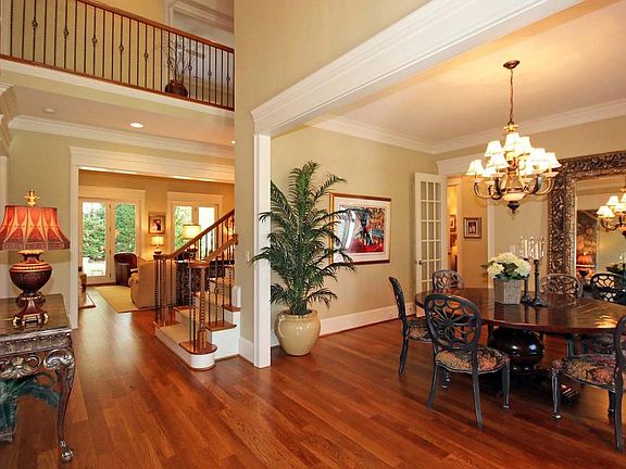 4th image of 103 Essex Ct