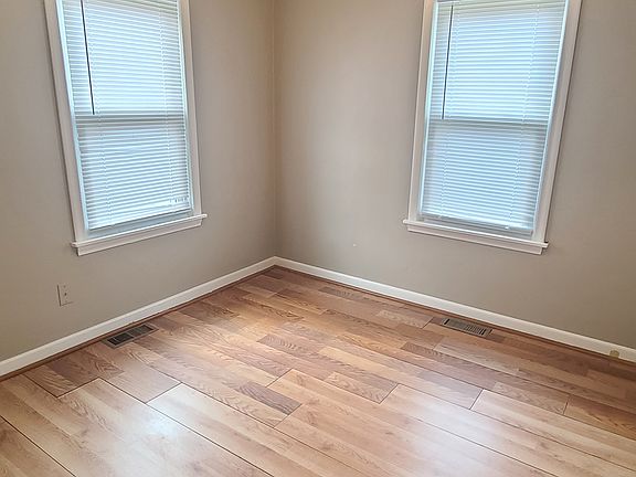 5th image of 1675 Parkwood Ave #1