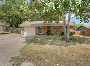 249 Lilac Ln, Azle, TX 76020