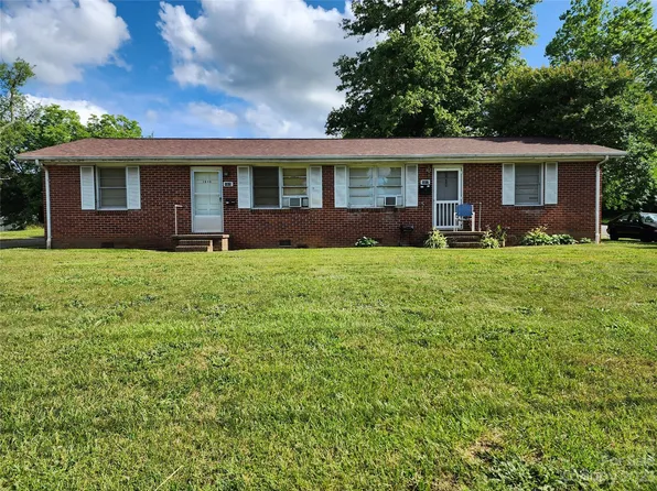 1815-1817 1st Avenue Pl NW, Hickory, NC 28601
