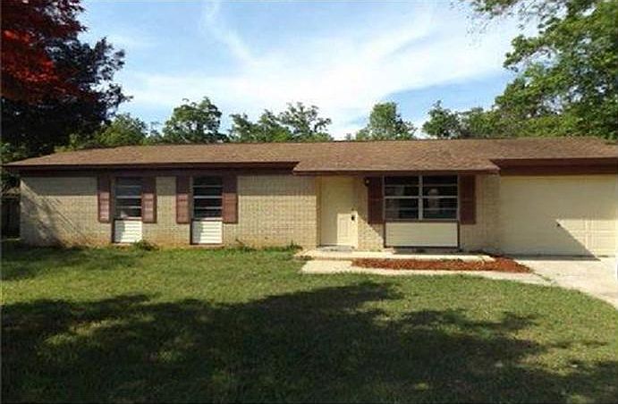 1st image of 2704 Hillcrest Dr