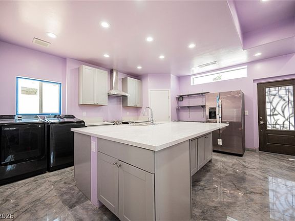5th image of 2807 Hermosa St