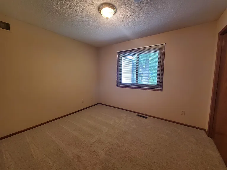 2517 Cedar Hills Dr — Photo 15