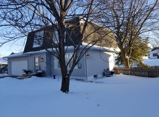 819 W 57th St, Davenport, IA 52806