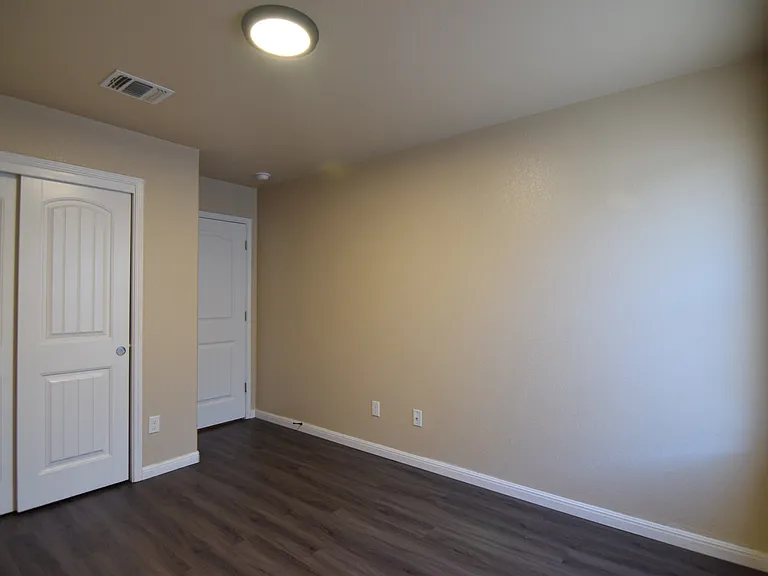 504 W Libra Dr — Photo 14