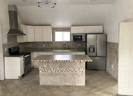 5th image of 2808 E 33rd St