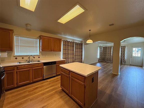 5th image of 916 Whitehall Dr