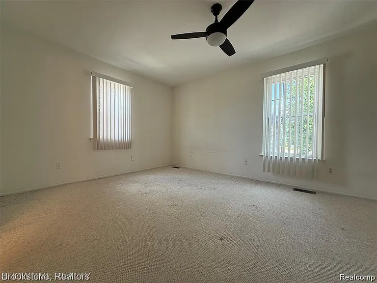 36511 Park Place Dr — Photo 10