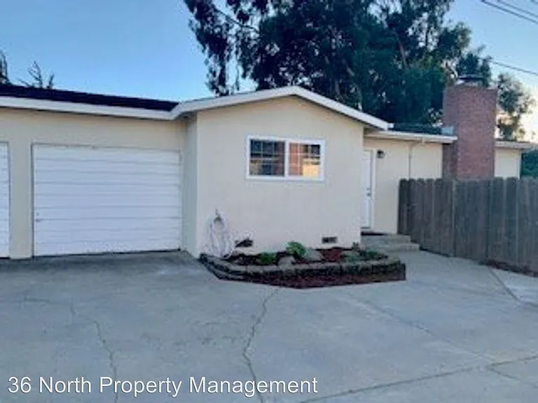 1457-1459 Plumas Ln — Photo 1