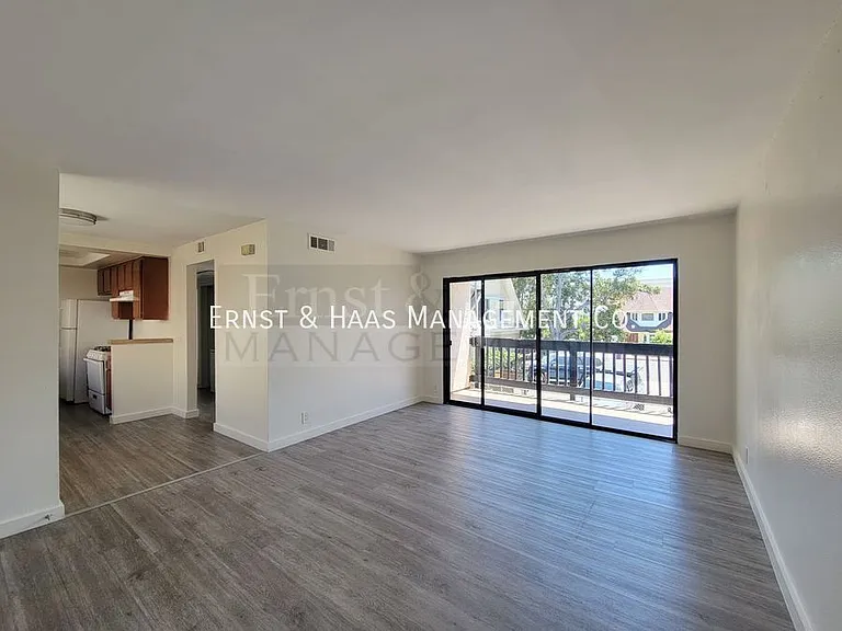 411 W 4th St #3 — Photo 4