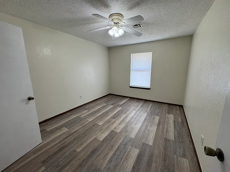 8413 Woodfield St — Photo 10