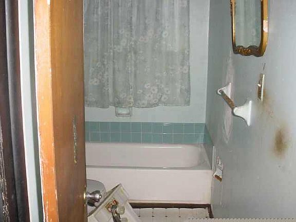 4th image of 2215 N Carrollton Ave