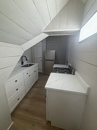 261 Plymouth St #8 — Photo 2