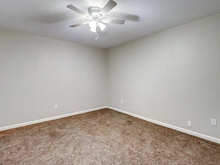 1011 Ennis Joslin 234 — Photo 30