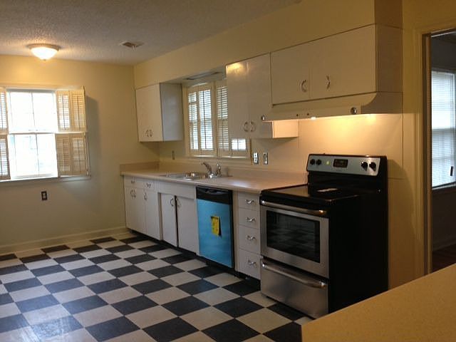 1st image of 4830 Marion Ave