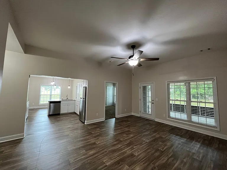407 Tradewind Trl — Photo 6