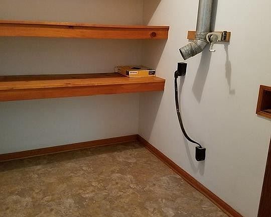 3rd image of 4615-B Latham St